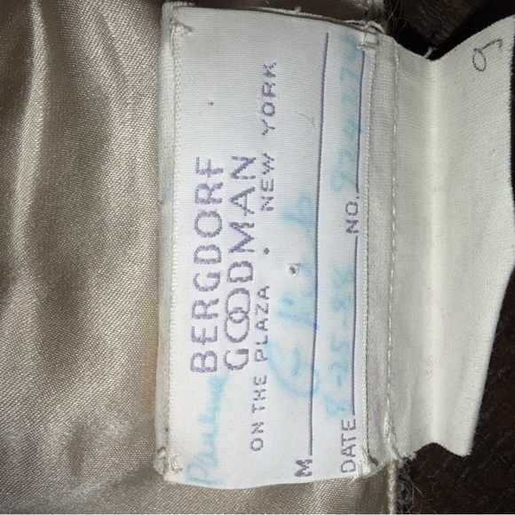 CHANEL Beige Tweed Suit - Picture 8 of 16